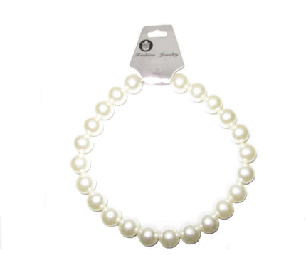 collier de grosses perles en plastique blanc