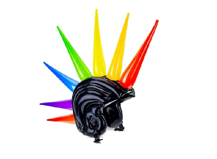 casque gonflable avec pointes muticolores