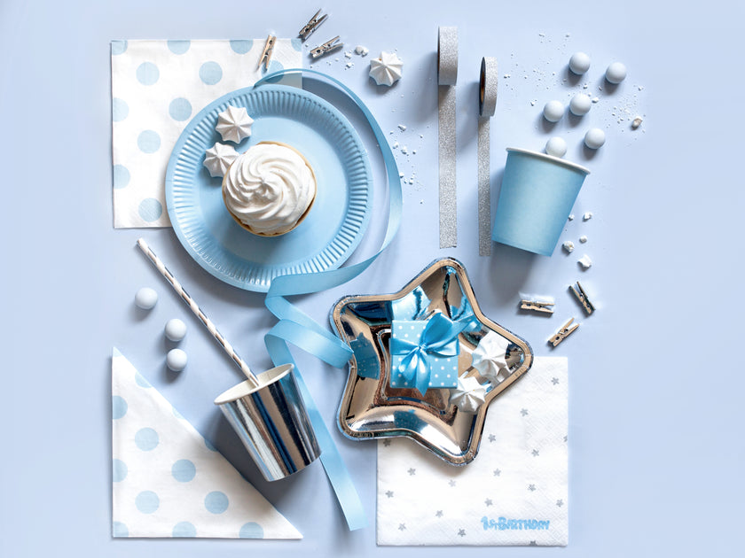 20 serviettes blanches avec étoiles argentées 