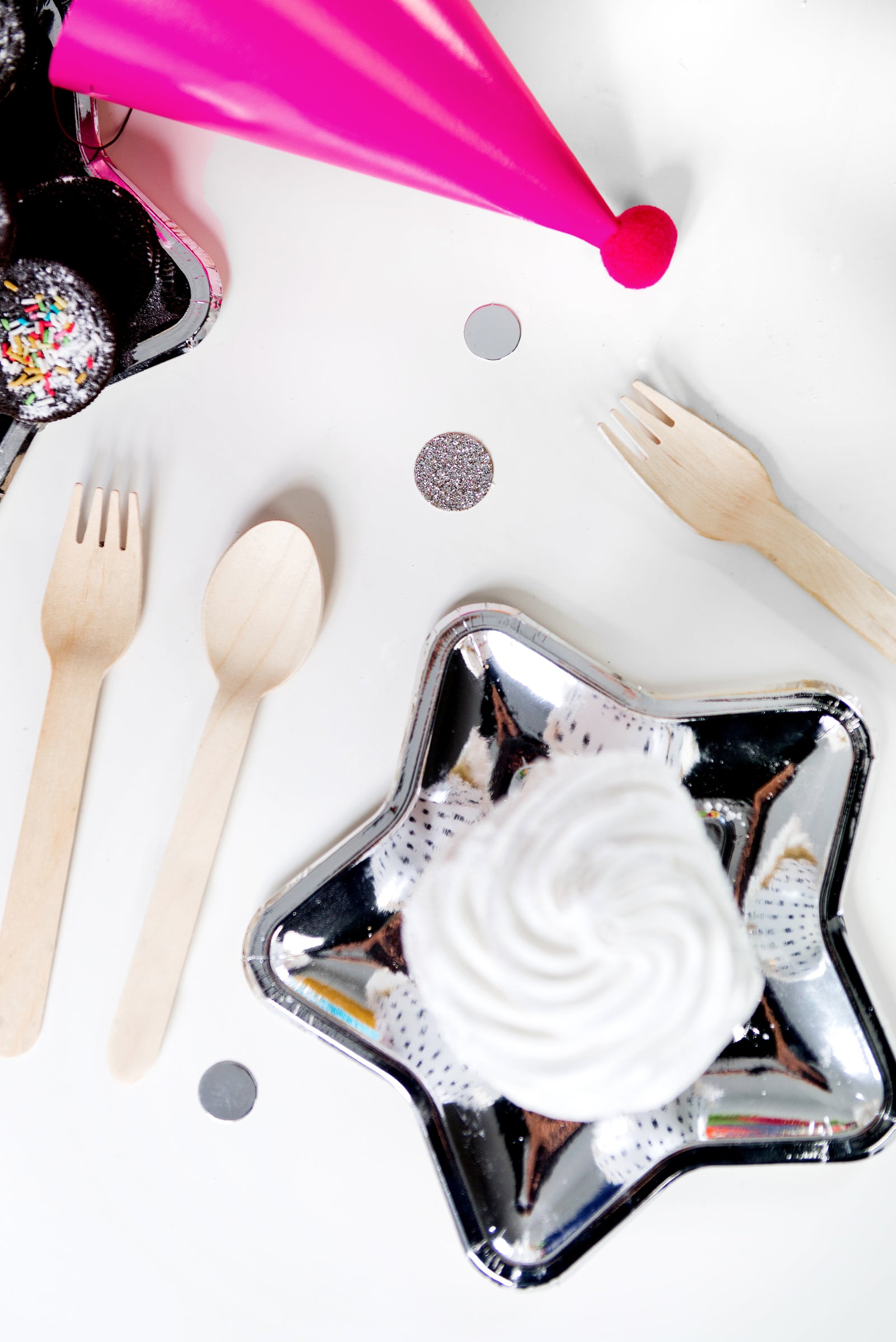 6 assiettes argentées en forme d'étoile en carton - New Year’s Eve & Carnival