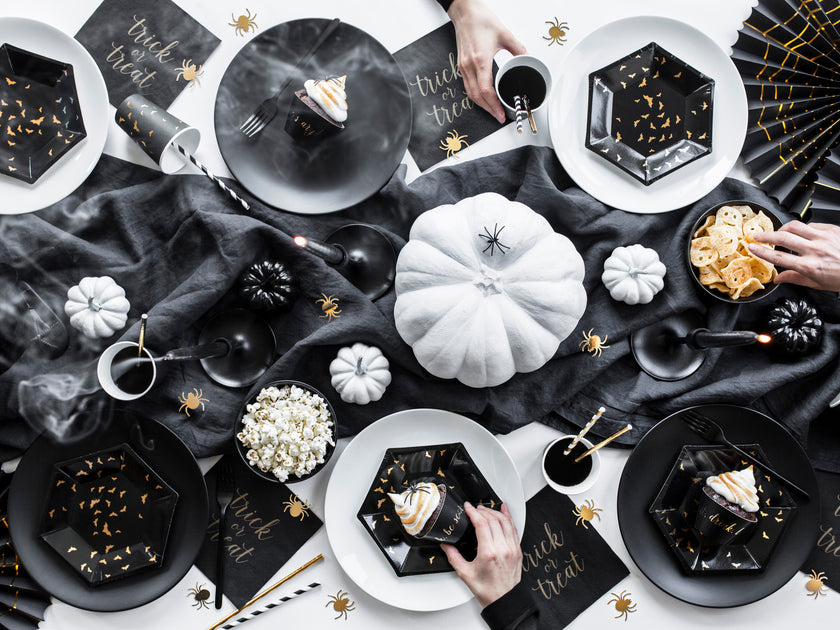 6 assiettes noires avec chauv-e-souris dorés en carton (20 cm) - Trick or Treat Collection