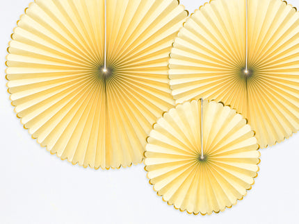 3 rosaces en papier jaune avec bord doré - Yummy