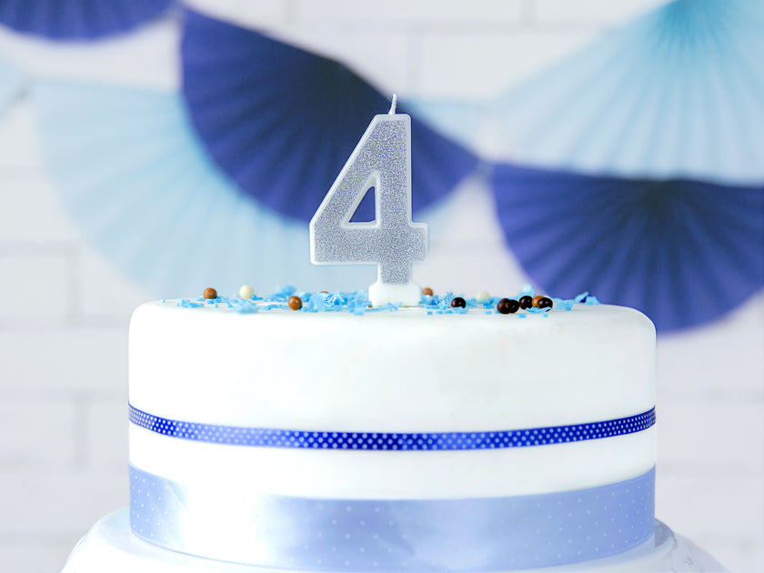 Bougie anniversaire argentée chiffre 4
