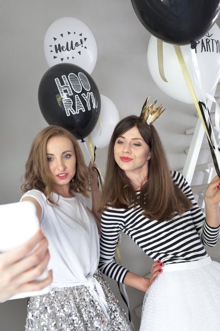 3 couronnes dorées de reine