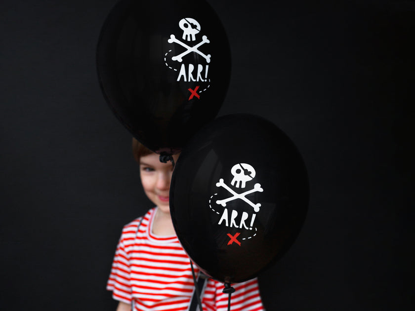 50 ballons en latex noirs avec tête de mort pirate (30 cm) - Pirates Party