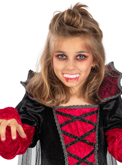 Dents de vampire enfant