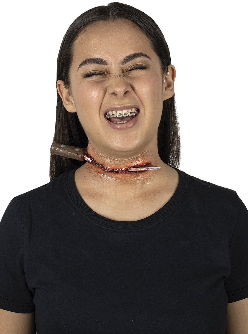 Prothèse percée au couteau