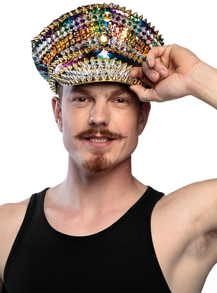 Chapeau multicolore avec des paillettes