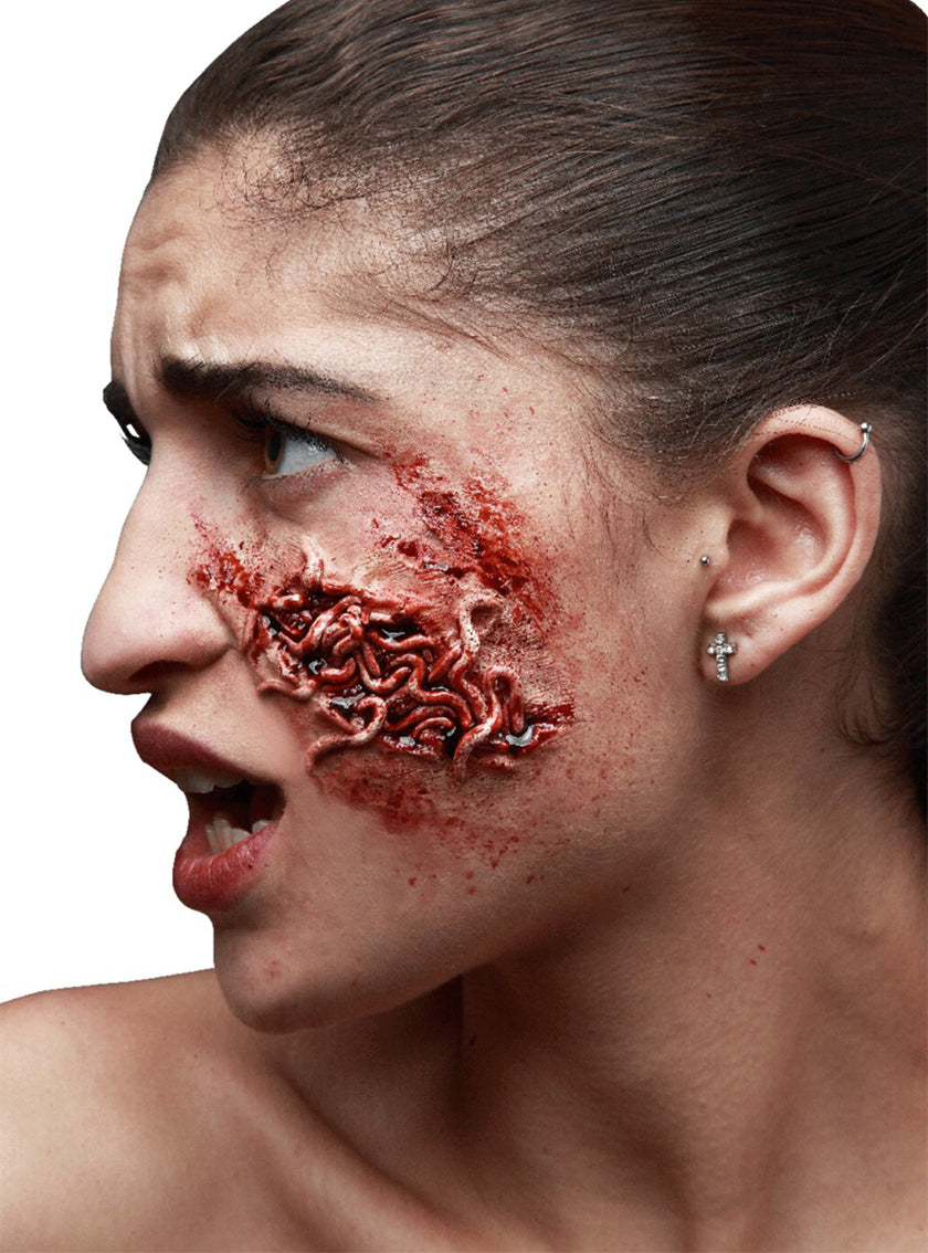 Fausse blessure putréfiée avec vers