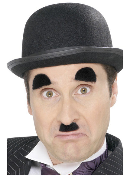 Moustache et sourcils de Chaplin