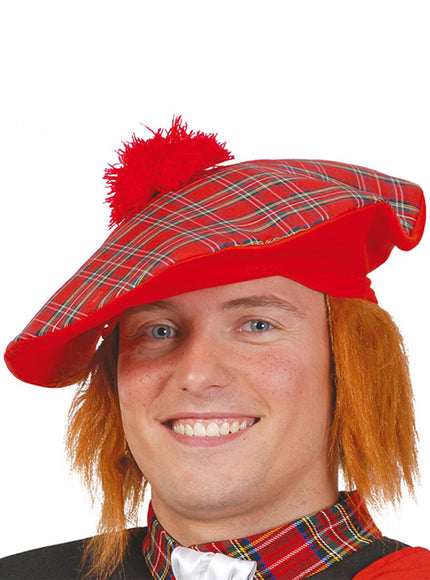 Chapeau écossais avec cheveux
