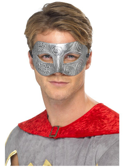 Masque métallique de guerrier