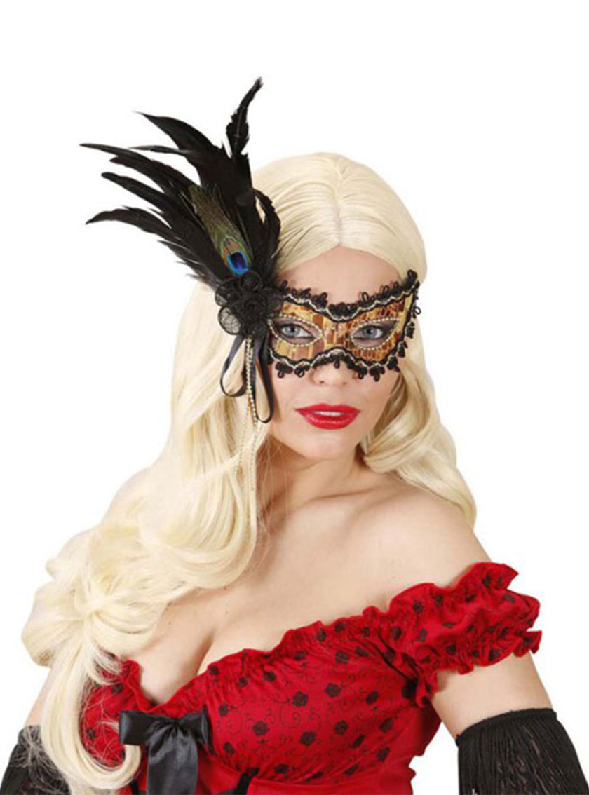 Masque sauvage avec plumes