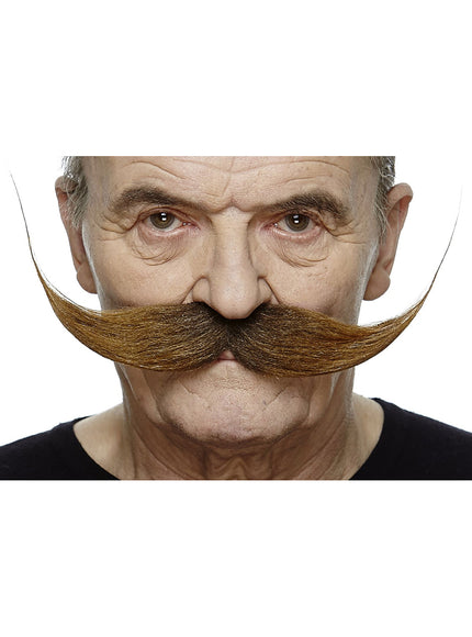 Moustache recoiffée châtain homme