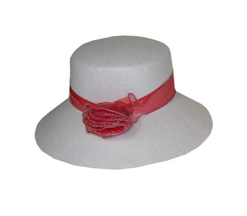 chapeau de femme blanc avec noeud rouge