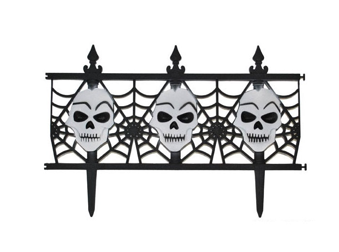 panneau de barrière avec piques crane 47x31cm