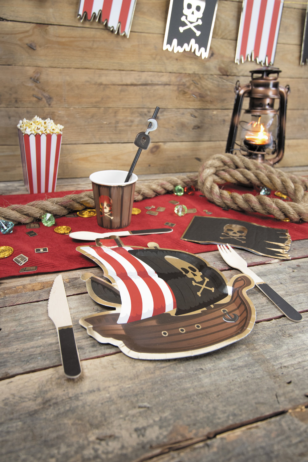 ASSIETTES BATEAU PIRATE 23CM X 8