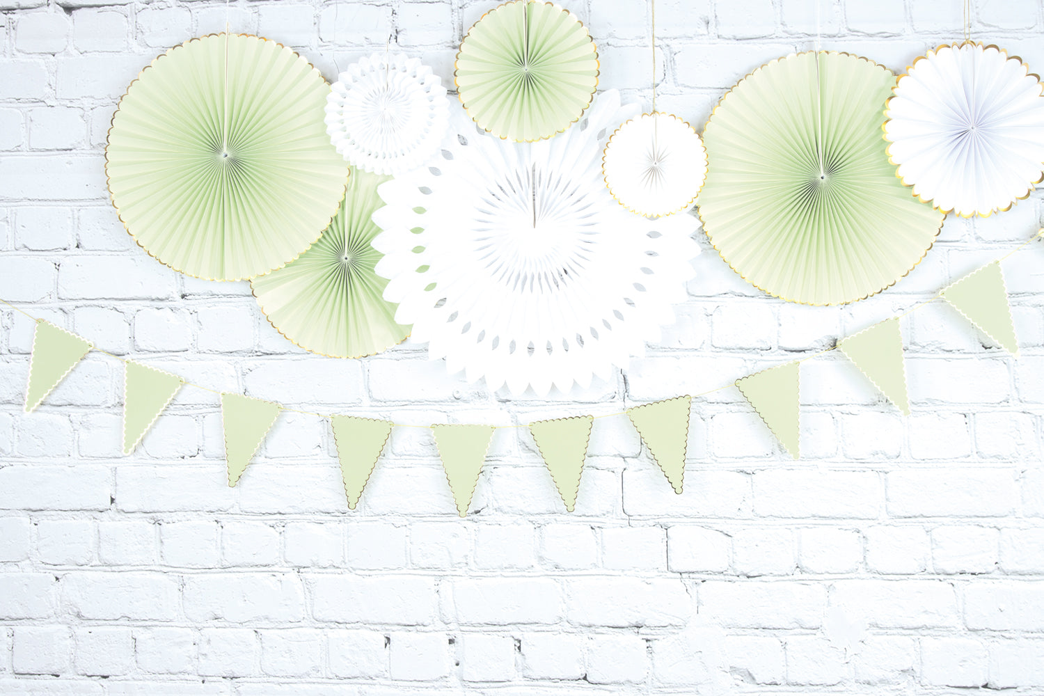 GUIRLANDE FANIONS FESTONNES VERT PASTEL ET OR