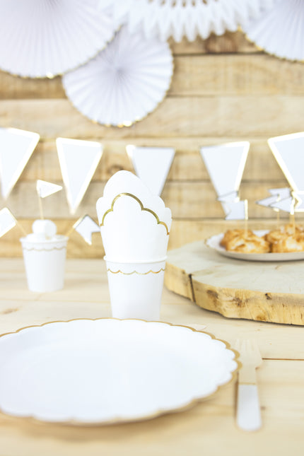 SERVIETTES FESTONNEES 33X33CM BLANCHES ET OR X 16