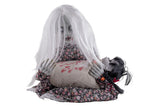 fillette zombie avec bébé lumineuse sonore et motorisée 50cm
