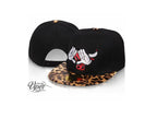 casquette snapback bull & gants noir et leopard